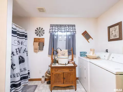 280 N Park St, Fairview, IL 61432 photo 29