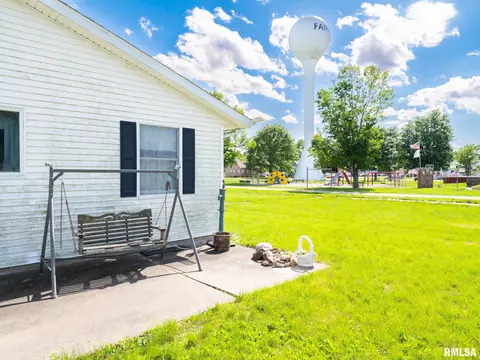 280 N Park St, Fairview, IL 61432 photo 7