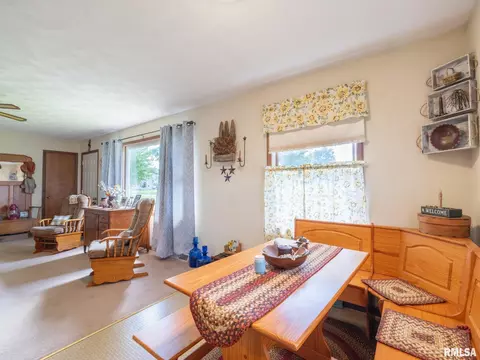 280 N Park St, Fairview, IL 61432 photo 17