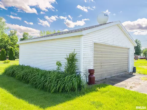 280 N Park St, Fairview, IL 61432 photo 12
