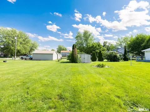 280 N Park St, Fairview, IL 61432 photo 11