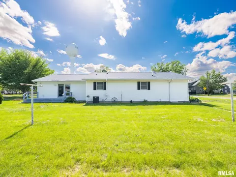 280 N Park St, Fairview, IL 61432 photo 9