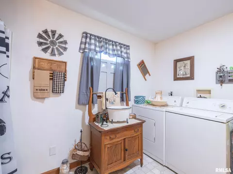 280 N Park St, Fairview, IL 61432 photo 30
