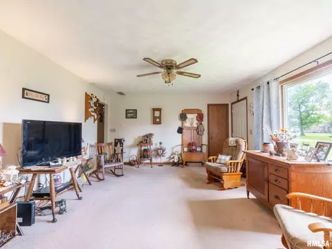 280 N Park St, Fairview, IL 61432 photo 18