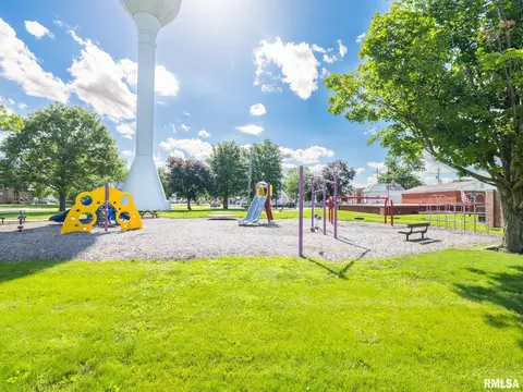 280 N Park St, Fairview, IL 61432 photo 4