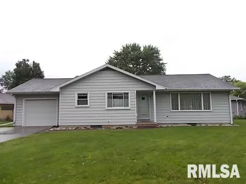 818 E Piper St, Macomb, IL 61455