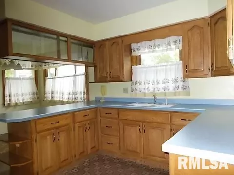 818 E Piper St, Macomb, IL 61455 photo 6