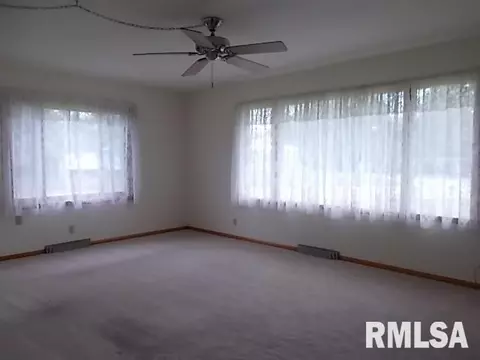 818 E Piper St, Macomb, IL 61455 photo 9