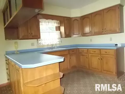 818 E Piper St, Macomb, IL 61455 photo 3