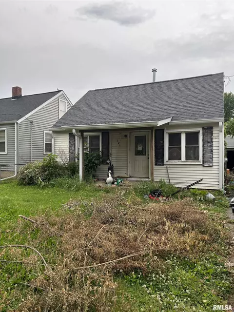121 W Bluff St, East Peoria, IL 61611