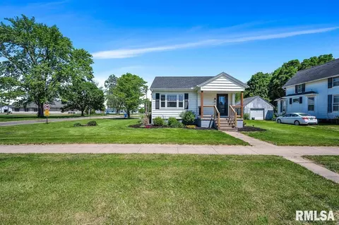 301 S 7th St, Wyoming, IL 61491