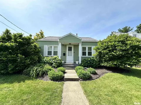 916 E Forrest Hill Ave, Peoria, IL 61603