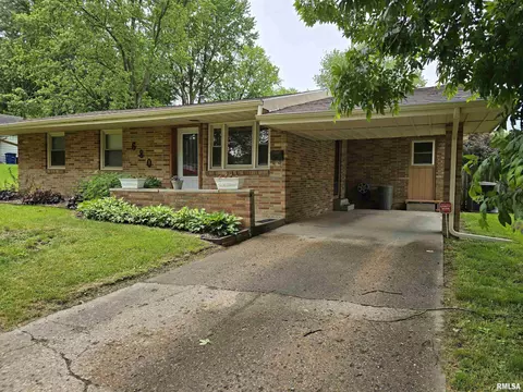 680 N 9th Ave, Canton, IL 61520