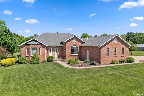 1525 Pine Tree Dr, Washington, IL 61571