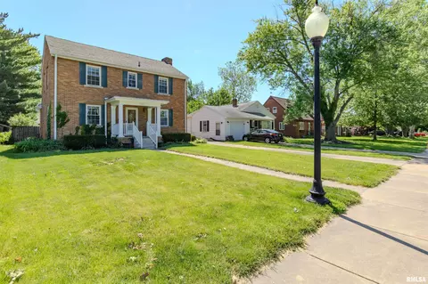 3224 N Avalon Pl, Peoria, IL 61604