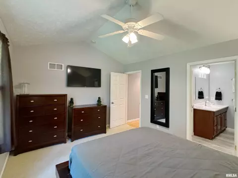 Bedroom - 4837 S Lake Camelot Dr, Mapleton, IL 61547 photo 3 of 10