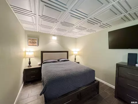 Bedroom - 4837 S Lake Camelot Dr, Mapleton, IL 61547 photo 7 of 10