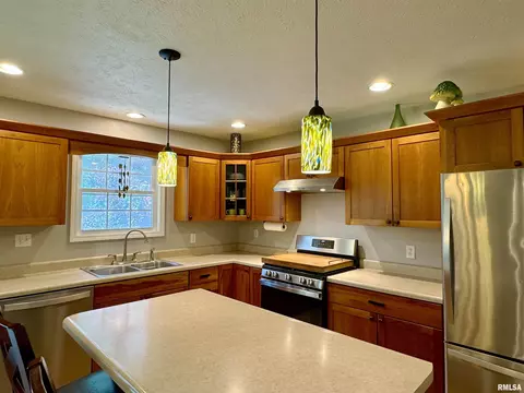 Kitchen - 4837 S Lake Camelot Dr, Mapleton, IL 61547 photo 5 of 6