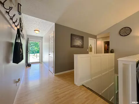Entry Way - 4837 S Lake Camelot Dr, Mapleton, IL 61547 photo 2 of 3