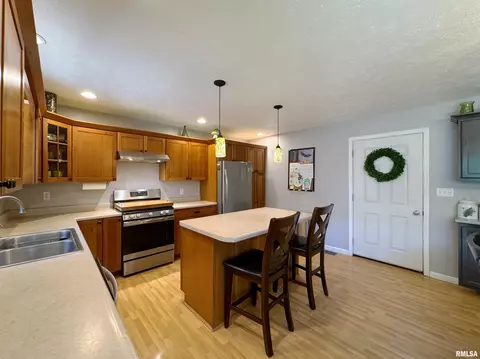 Kitchen - 4837 S Lake Camelot Dr, Mapleton, IL 61547 photo 4 of 6