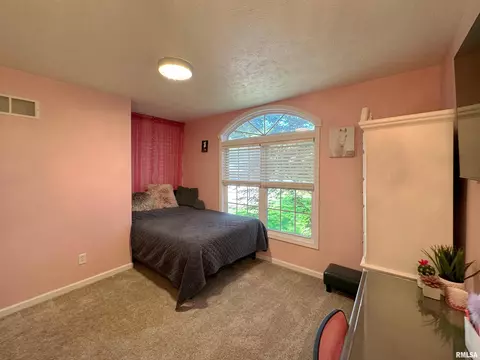 Bedroom - 4837 S Lake Camelot Dr, Mapleton, IL 61547 photo 5 of 10