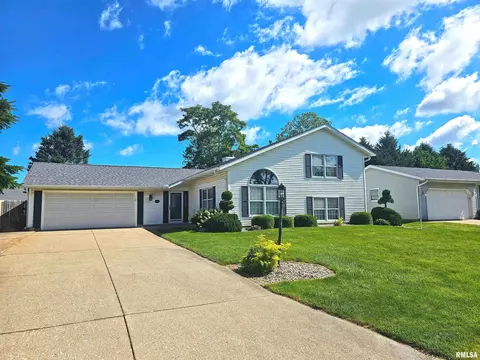 105 Oakbrook Dr, East Peoria, IL 61611