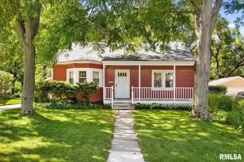 508 Hilldale Ave, Washington, IL 61571