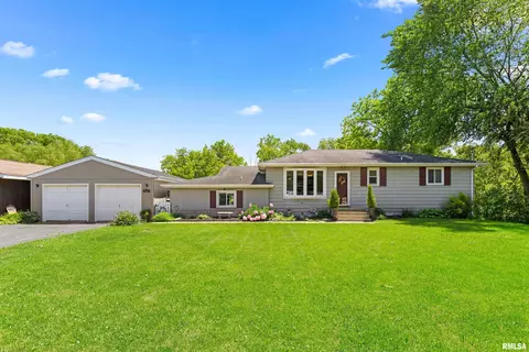 707 Hilltop Dr, Sparland, IL 61565