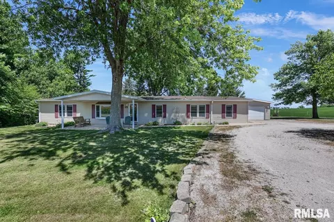 410 W 3rd Ave, Deer Creek, IL 61733