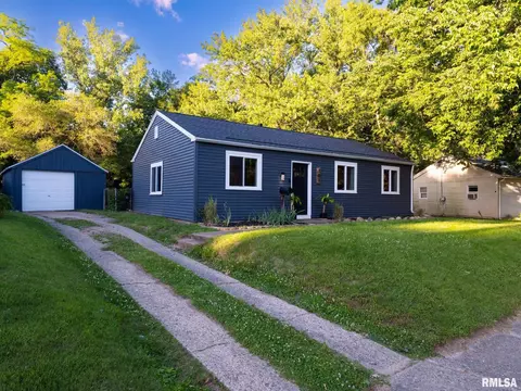 101 Kickapoo Ct, Marquette Heights, IL 61554 photo 2
