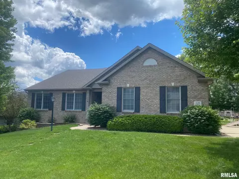 4126 W Vistaridge Ct, Peoria, IL 61615
