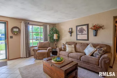 7668 W Chestnut Dr, Edwards, IL 61528 photo 4