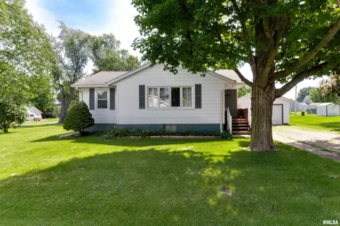 204 S Cedar St, Delavan, IL 61734