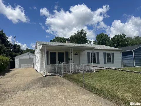 1403 Alton St, Pekin, IL 61554