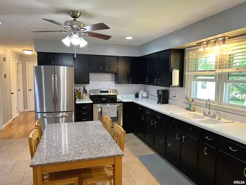 305 E Monroe St, Metamora, IL 61548 photo 8
