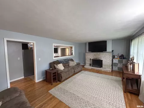 305 E Monroe St, Metamora, IL 61548 photo 4