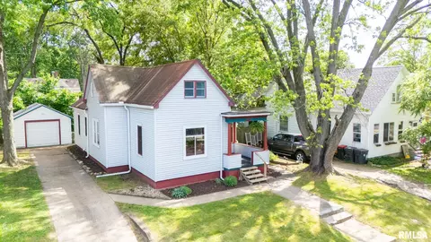 910 Hamilton St, Pekin, IL 61554
