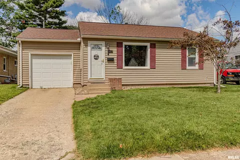1417 N 12th St, Pekin, IL 61554