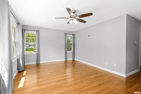 1437 E Resthaven Rd, Peoria, IL 61615 photo 8