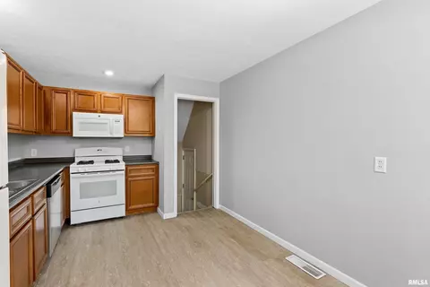 1437 E Resthaven Rd, Peoria, IL 61615 photo 13