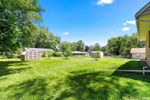 1437 E Resthaven Rd, Peoria, IL 61615 photo 4