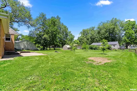 1437 E Resthaven Rd, Peoria, IL 61615 photo 3
