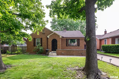 1222 S 5th St, Pekin, IL 61554