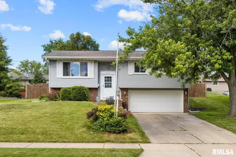 3205 W Birkshire Dr, Peoria, IL 61614