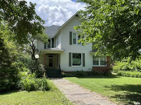 502 S Randolph St, Macomb, IL 61455 photo 2