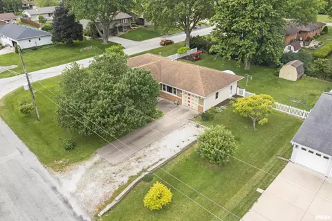 319 S Spring St, Metamora, IL 61548 photo 2