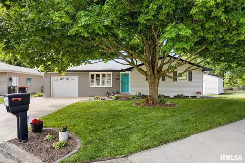 110 E Jadewood St, Morton, IL 61550