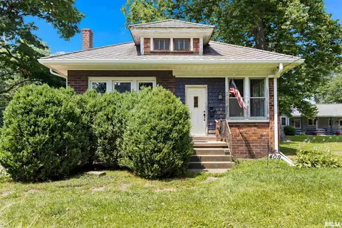 Exterior - 409 W Burton Ave, Eureka, IL 61530 photo 1 of 5