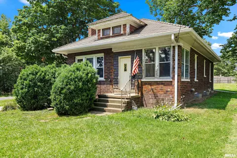 409 W Burton Ave, Eureka, IL 61530