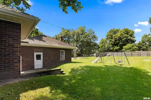 Exterior - 409 W Burton Ave, Eureka, IL 61530 photo 5 of 5